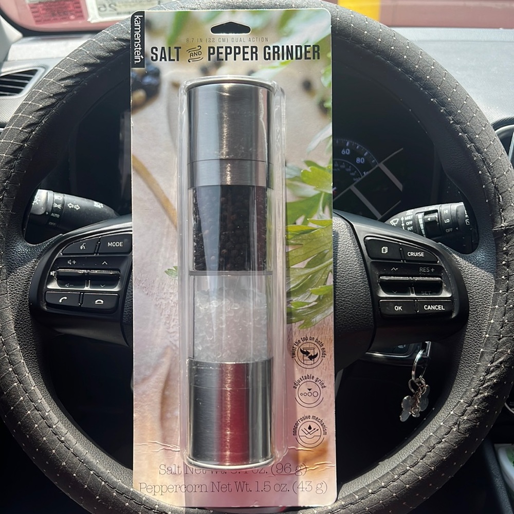 Salt and pepper grinder